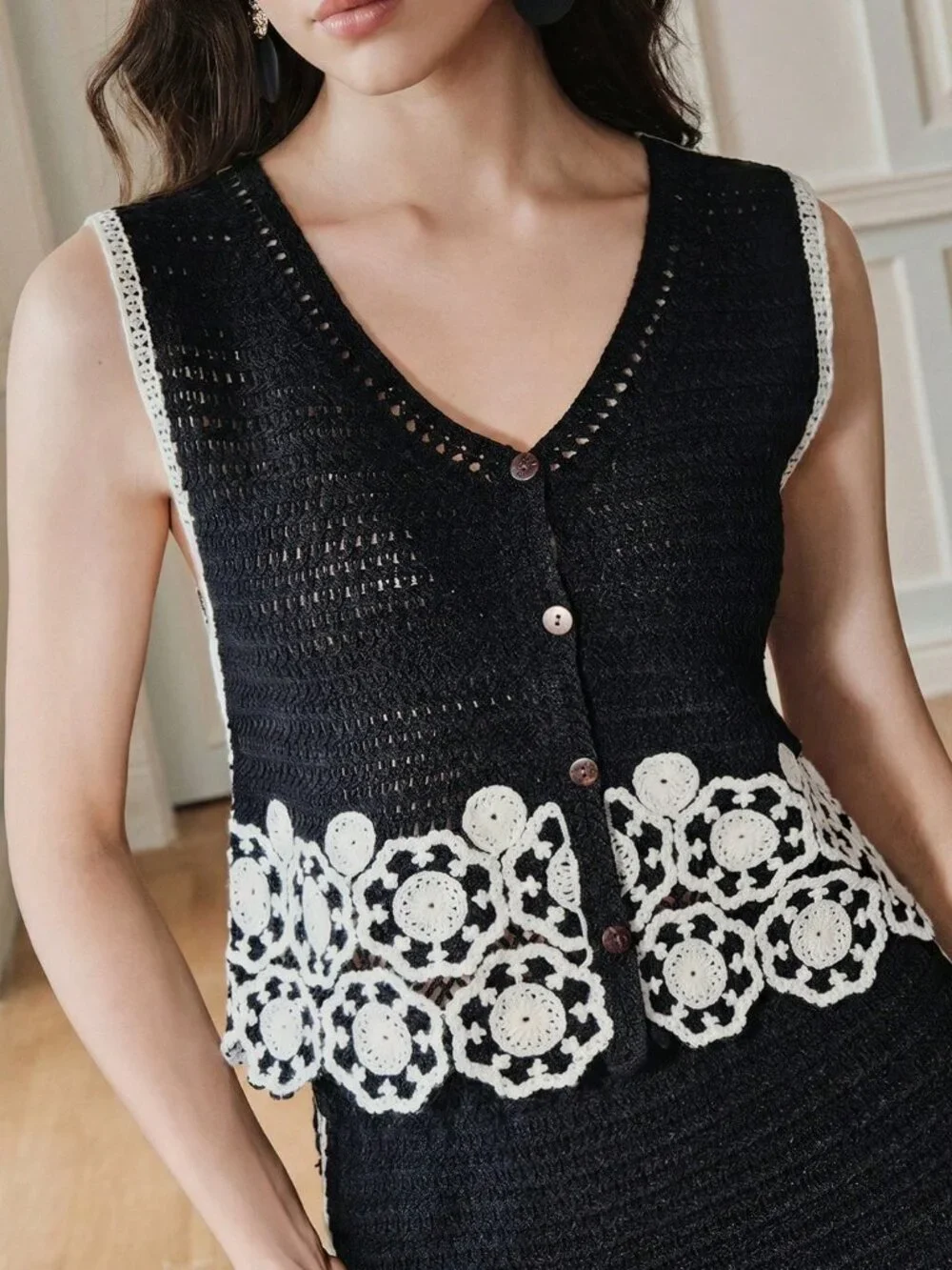 Black Casual Women's Hollow Embroidered Sleeveless Knit Vest Top